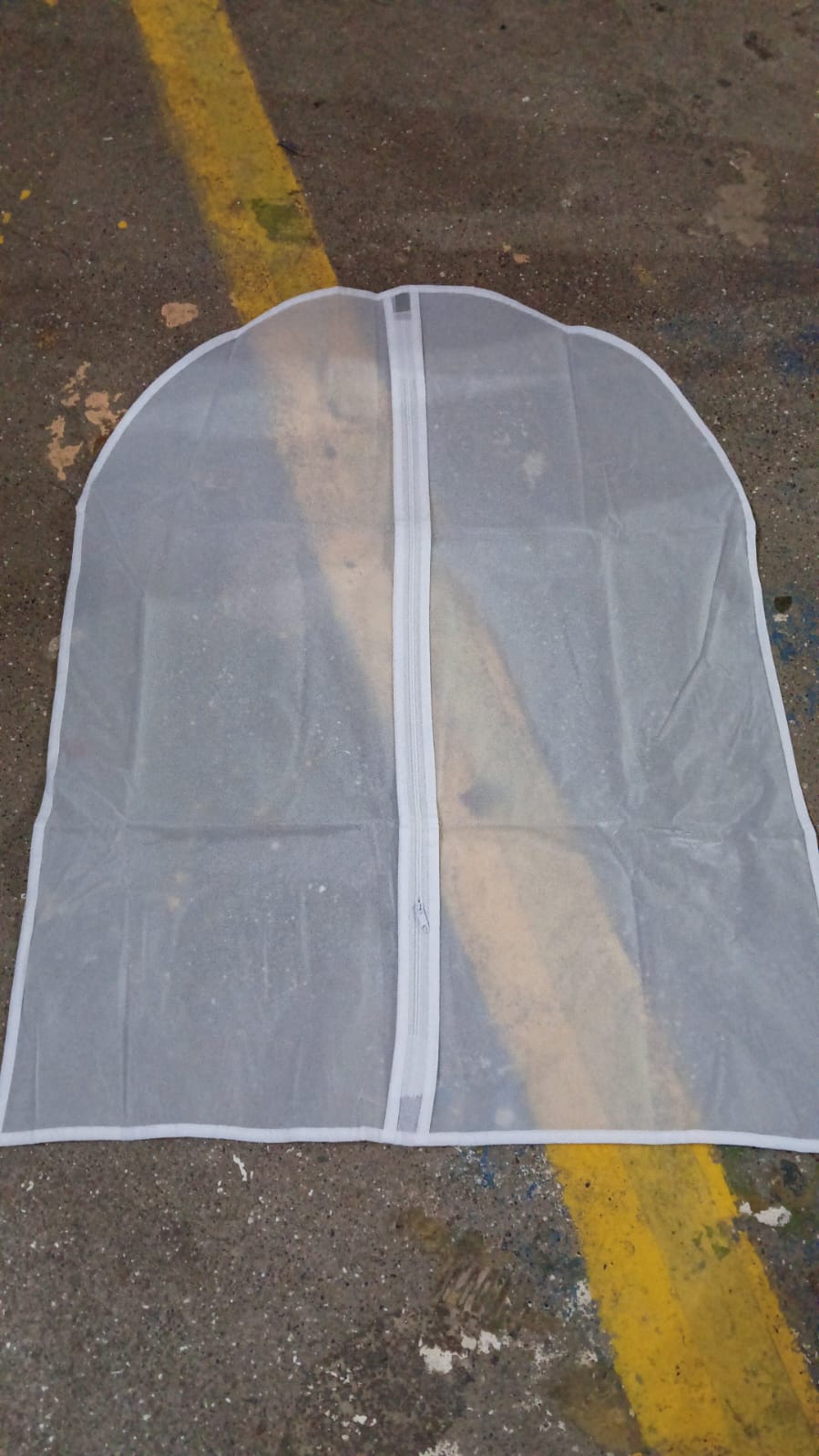 Foldable Non Woven Suit Cover (80×56 CM / 1 Pc / White Side Chain Suit Cover)